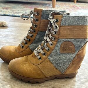 Leather and wool Boots